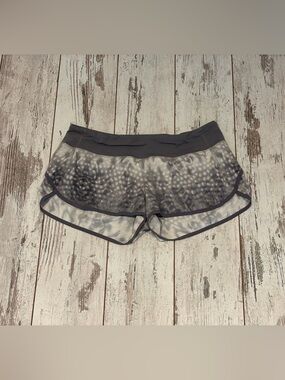 lululemon athletica gray tie dye athletic short shorts - size 8